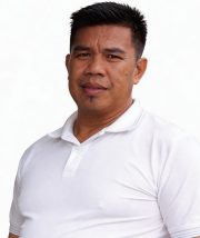 dreamina 2026 03 25 3243 transform the color of the polo shirt fr e1774445813565.jpeg